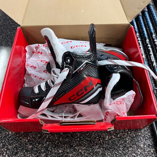 CCM FT6 PRO SKATES SIZE 12 Youth
