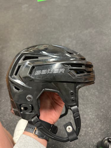 Used Medium Bauer Re-Akt 150 Helmet