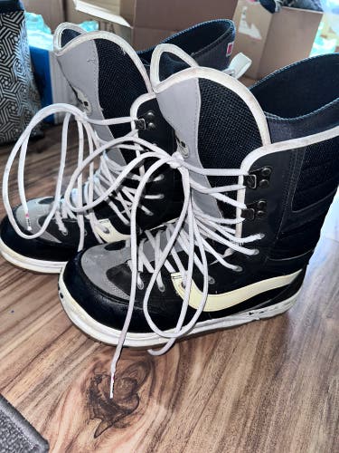 Vans snowboarding boots Size 11 Men