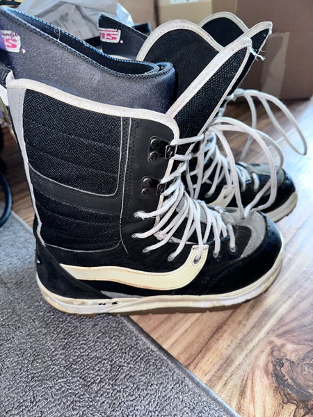 Vans snowboarding boots Size 11 Men SidelineSwap Buy and Sell