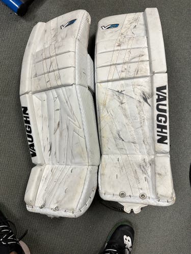 Used 28" Vaughn Velocity V9 Goalie Leg Pads