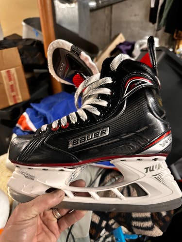 Used Bauer Regular Width   Size 7 Vapor X500 Hockey Skates