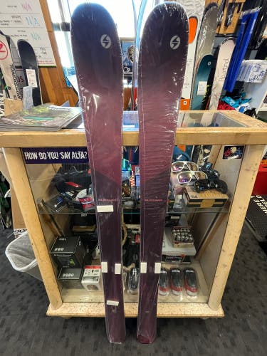 2022 Blizzard Black Pearl 97 Skis