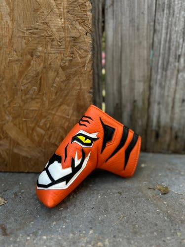 Tiger putter headcover