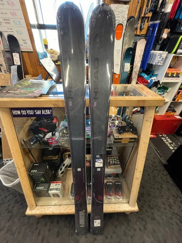 2022 Women's Head Kore 103 Skis