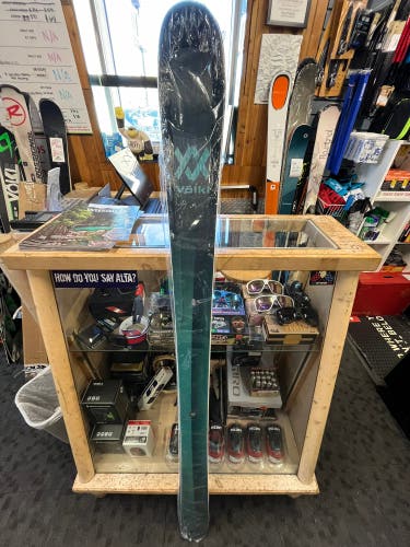 2022 Women’s Volkl Secret Skis