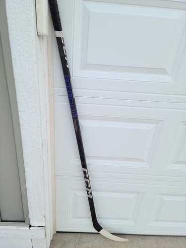 Used Intermediate CCM Right Handed Ribcore Trigger 7 Pro Hockey Stick P29