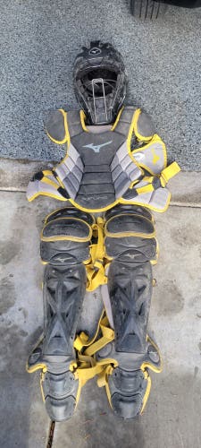 Used Mizuno Samurai Catcher's Set