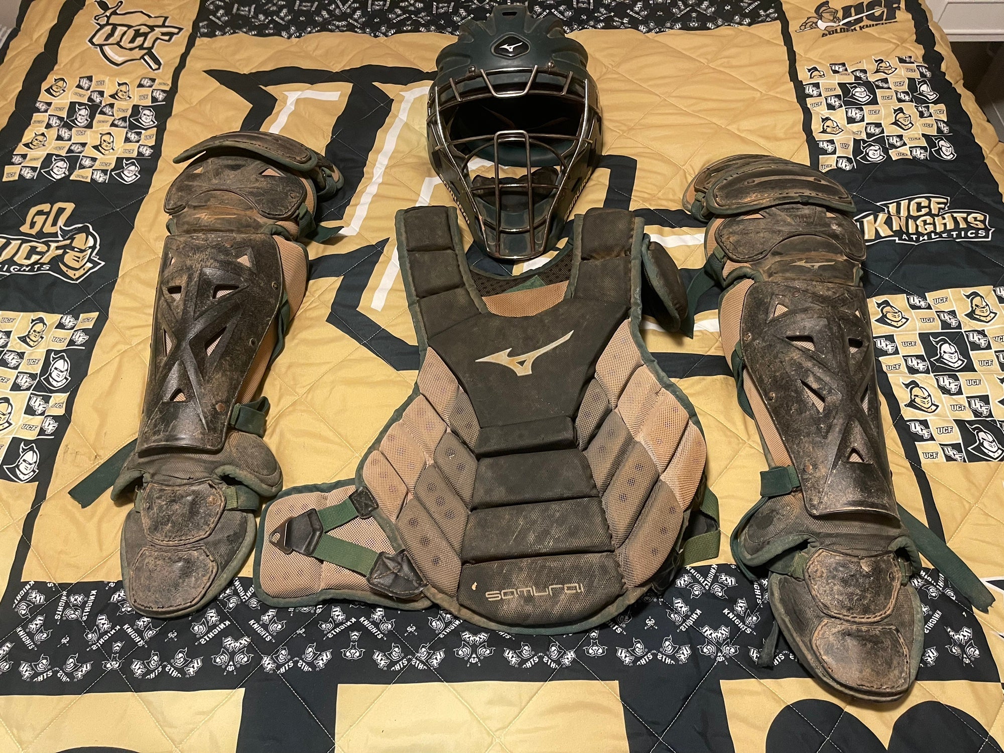 Mizuno Samurai Baseball Catchers Gear Set (Green Gold Adult)