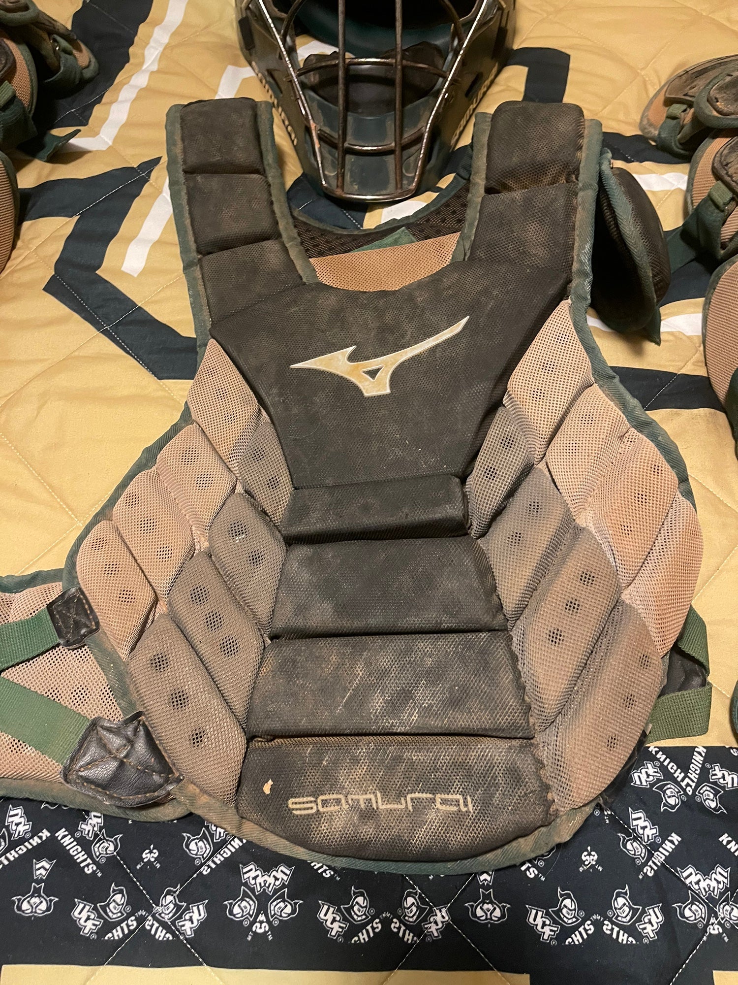 Mizuno Samurai Baseball Catchers Gear Set (Green Gold Adult)