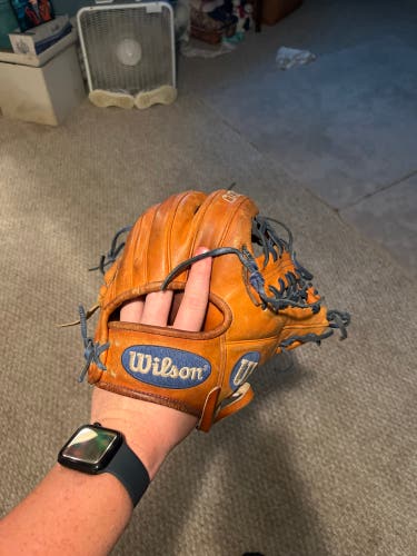 Used Infield 11.5" A2000 1789 Baseball Glove