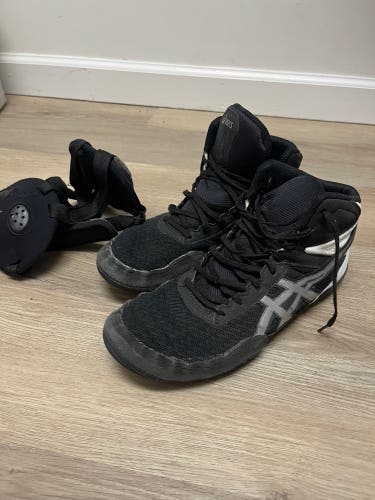 Wrestling shoes and headgear