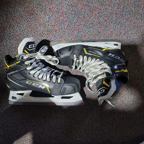 Used CCM 9380 Size 9 Regular Senior Goalie Skates