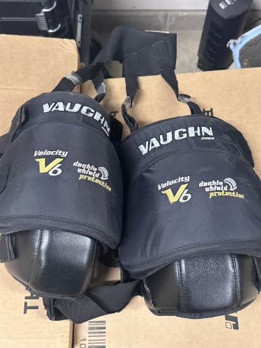 Vaughn V6 2200 Pro Knee Guards