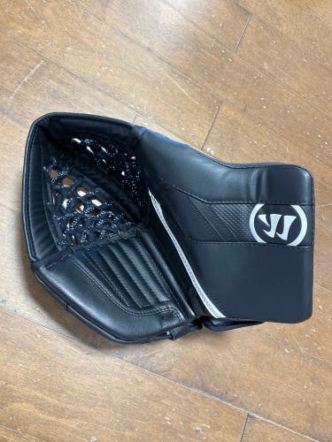 Warrior G5 Intermediate Goalie Glove and Junior Goalie Blocker