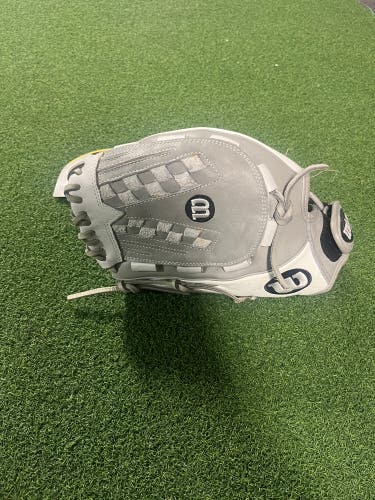 Wilson A2000 Softball Glove