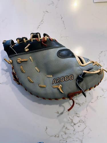 IMMACULATE, Game Ready - Used 2021 Right Hand Throw Wilson First Base A2000 Baseball Glove 12.5"