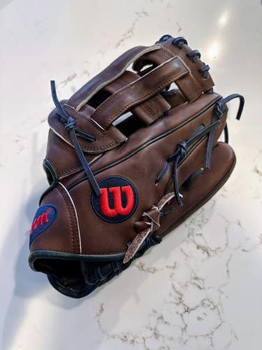 IMMACULATE, Limited Edition - Used 2021 Wilson Right Hand Throw A2000 Softball Glove 12.5"