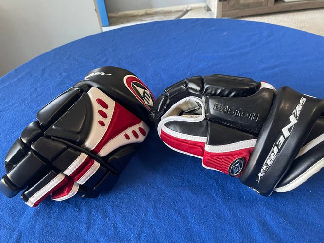 Easton Synergy 14” hockey gloves near new