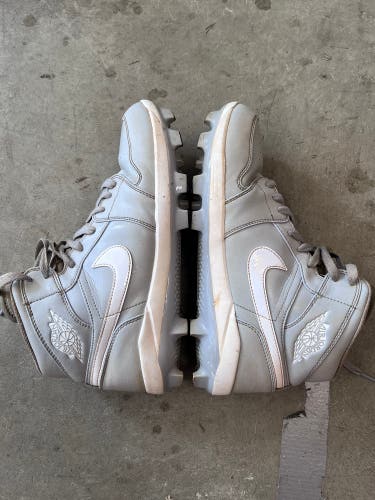 Men’s Nike Air Jordan 1 cleats Size 9