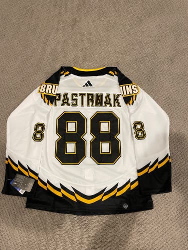 David Pastrnak Boston Bruins reverse retro jersey size 50/medium