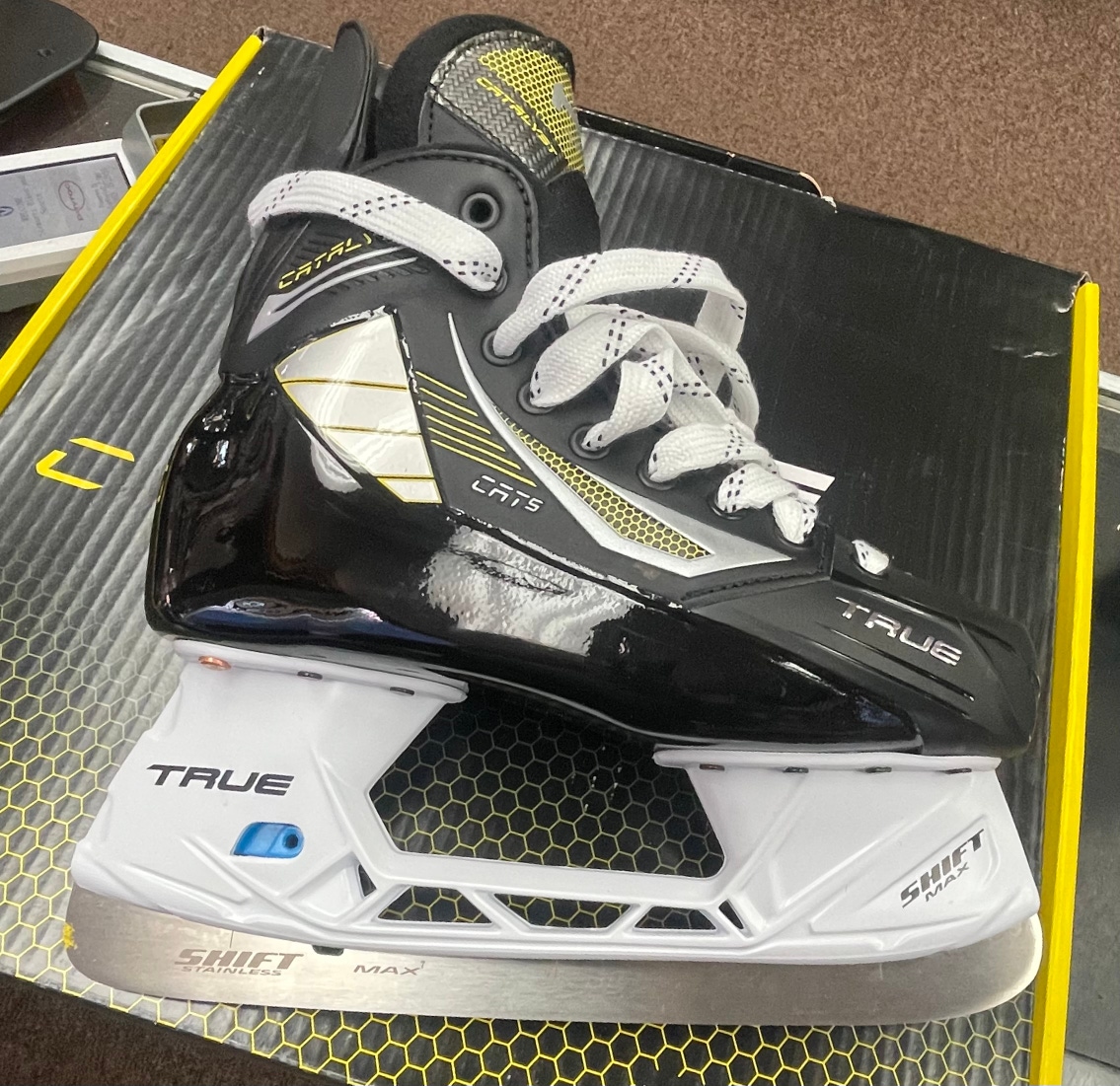 Senior New True Catalyst 5 Hockey Skates Regular Width Size 7.0