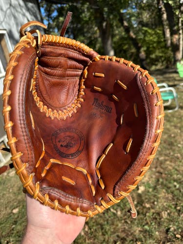 Nokona CM275 Fastpitch Catchers Mitt