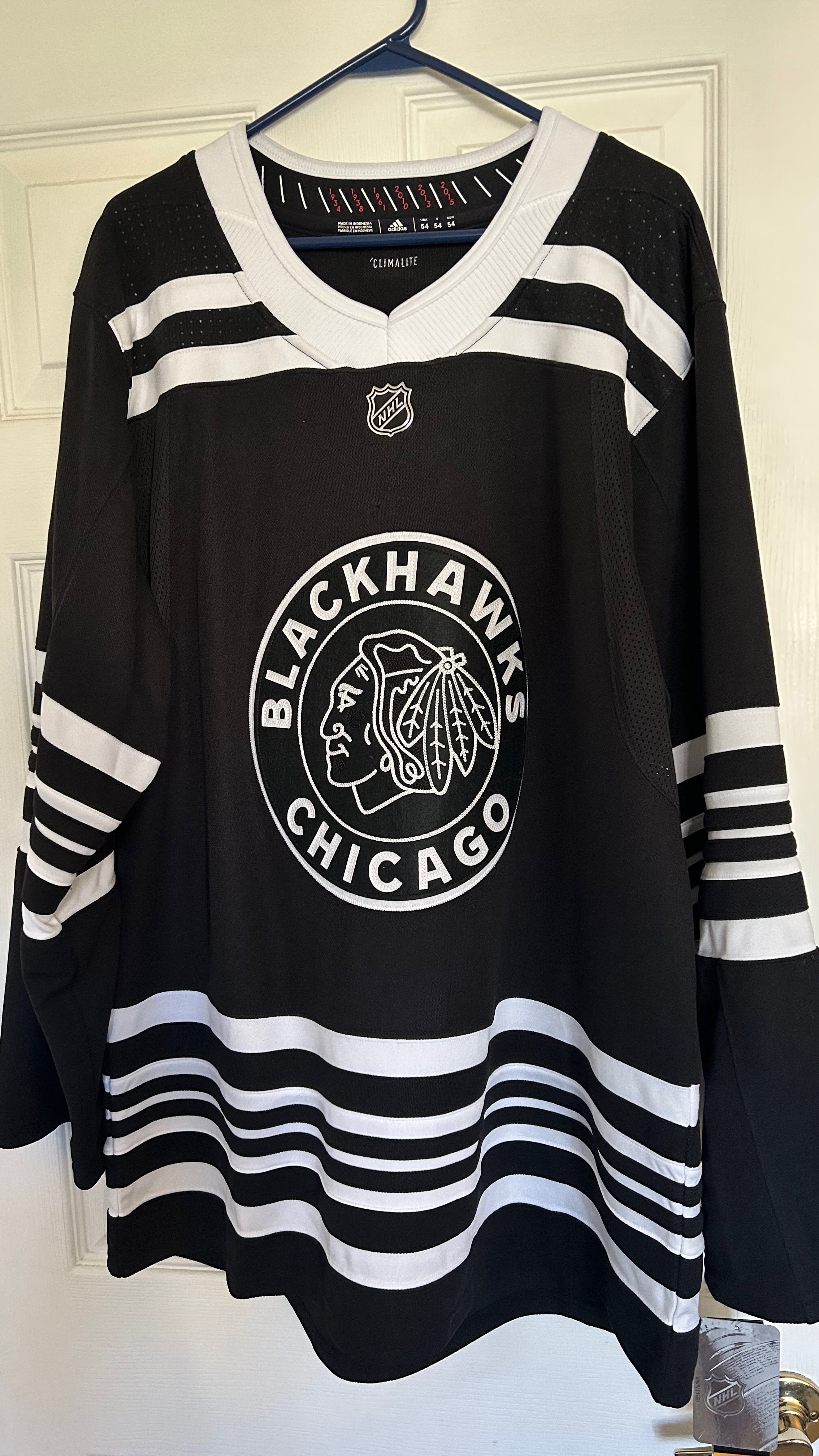 Jonathan Toews Chicago Blackhawks Skull Logo Black Jersey, SZ 54