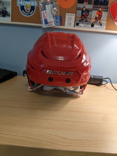 New Medium Bauer Hyperlite Helmet