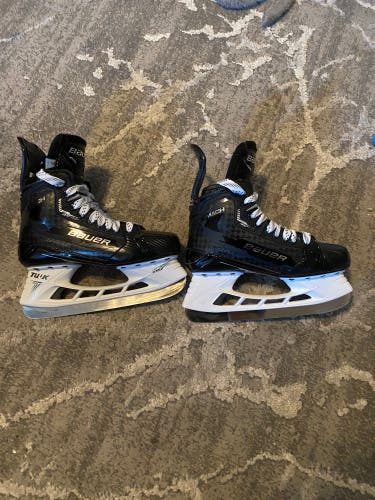 Near Brand New Size 7 Supreme Mach Hockey Skates