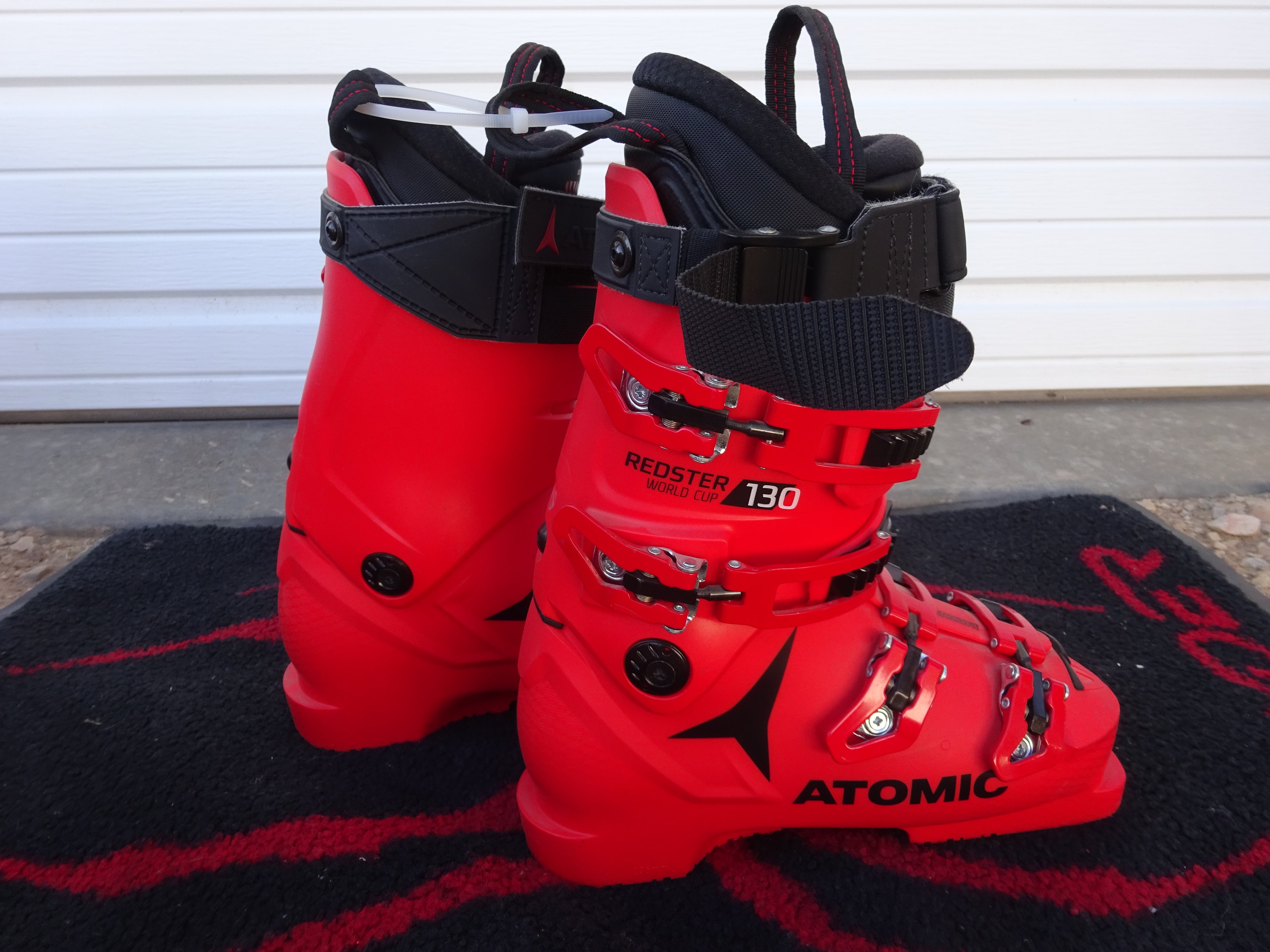 2020 Atomic Redster World Cup 130 Ski Boots NEW! Size 25.5