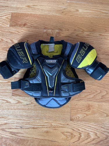 Used Medium Bauer Supreme 1S Shoulder Pads