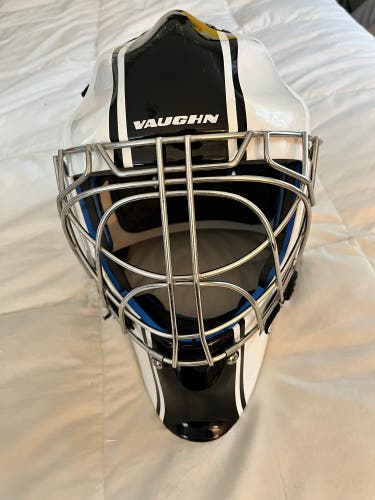 Vaughn VM Pro Velocity Senior Goal Mask With Cat Eye Cage