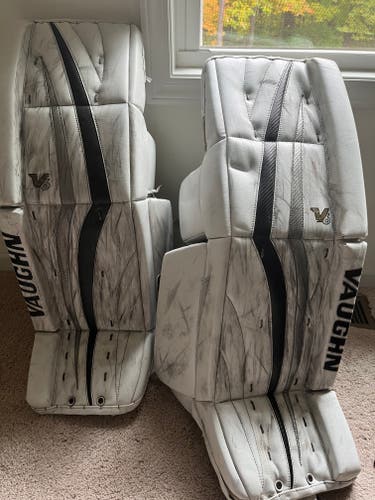 Used 35" Regular Vaughn Velocity V6 Goalie Full Set