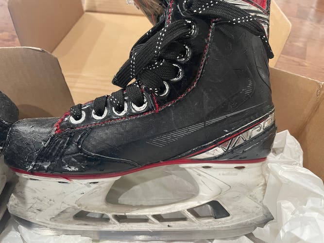 Used Bauer Regular Width  Size 3.5 Hockey Skates