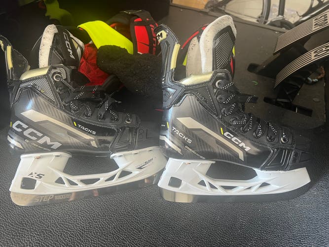 Ccm super tacks as-v ice skates