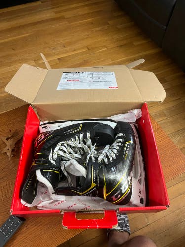Used CCM Regular Width  Pro Stock Size 9.5 Super Tacks AS3 Hockey Skates