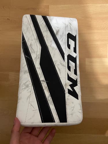 USED REGULAR Extreme Flex III E3.5 GOALIE BLOCKER