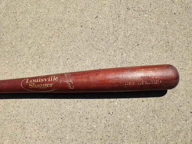 Used Wood (-3) 30 oz 33 Genuine Maple Series Bat