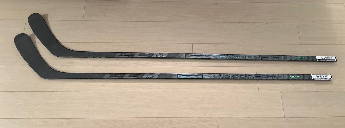 NEW 2 Pack Pro Stock CCM Trigger 7 Pro (Trigger 6 Dress) P90TM 80 Flex Senior Right Grip