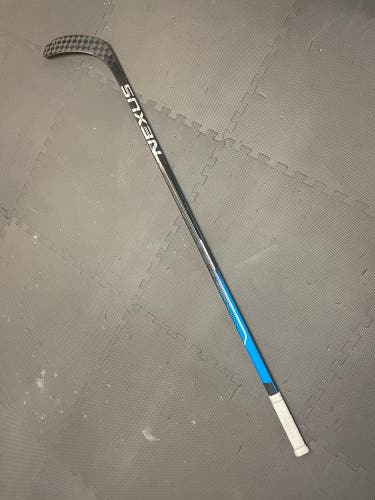 Senior Right Handed P92 Nexus 3N Grip Hockey Stick
