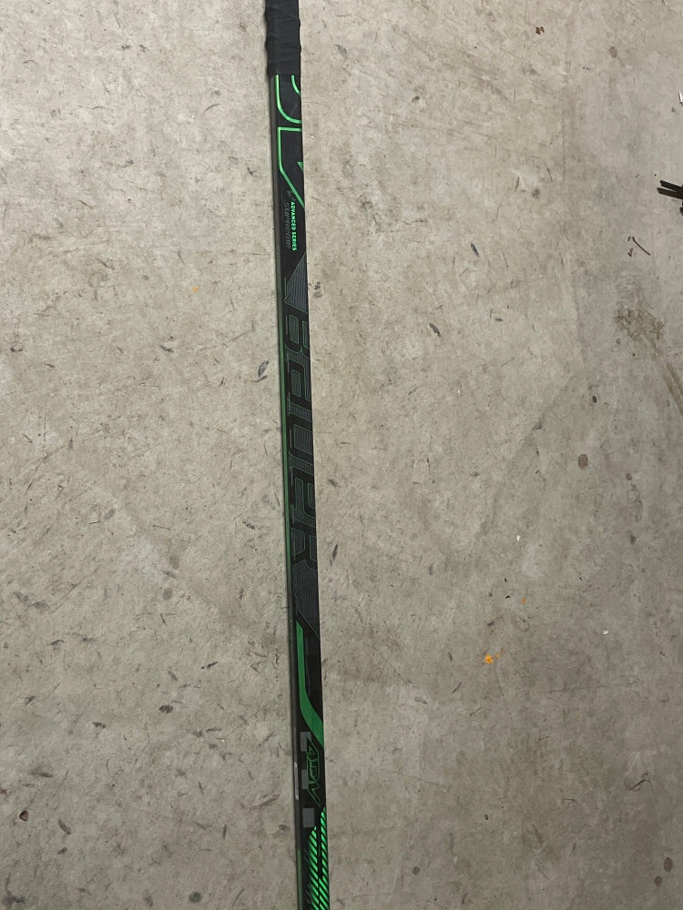 Intermediate Right Handed P92 Vapor ADV Hockey Stick