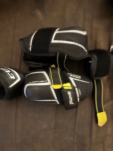 Used Medium CCM Tacks Elbow Pads