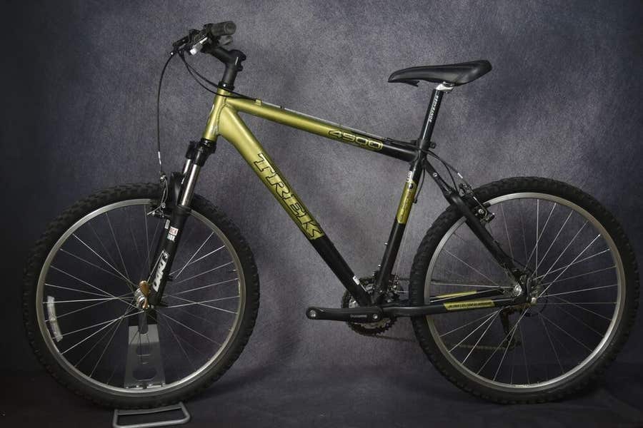 TREK 4500 MOUNTAIN BIKE SIZE LARGE, 19.5