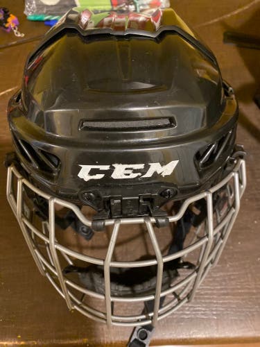 Used CCM FL3DS Jr Helmet