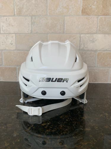 Used Medium Bauer Re-Akt 95 Helmet