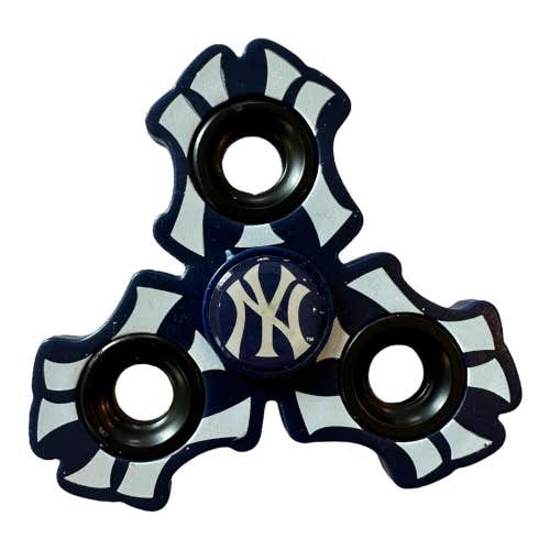 Molded Logo New York Yankees MLB Three Way Diztracto Fidget Spinner