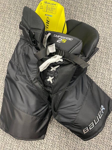 Bauer Supreme 2S Black Senior XL Breezers