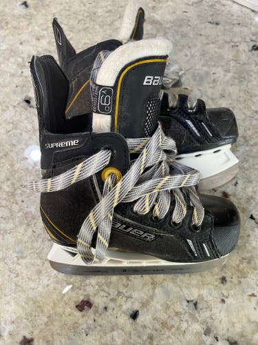 Used Bauer Regular Width Size 9 Supreme One.6 Hockey Skates