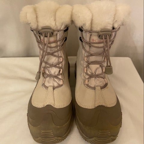 Columbia White Faux Fur Lace Up Womens Boots Size 7